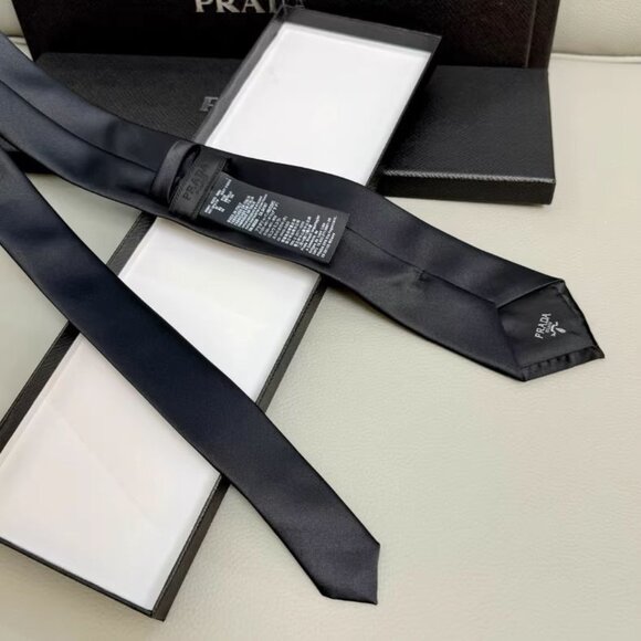 Classic Prada Men's Tie - Picture 4 of 5
